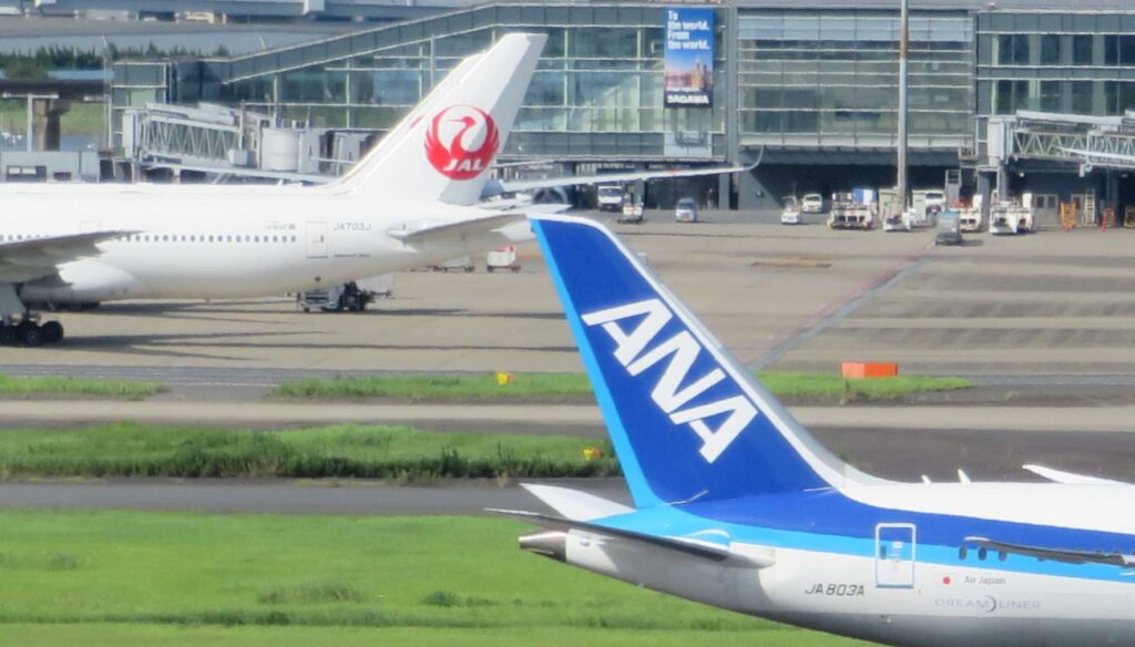 羽田空港　ANA　JAL