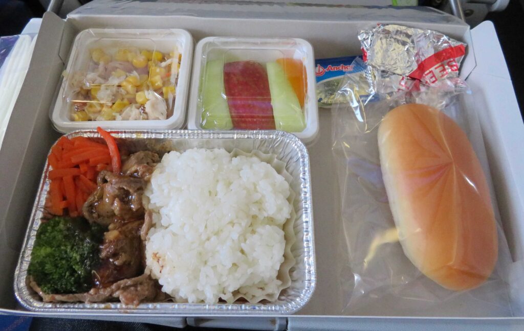 中国南方航空　搭乗記　A330　羽田空港　CZ648　北京　機内食