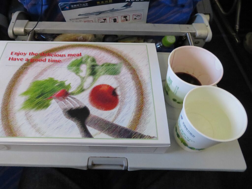 中国南方航空　搭乗記　A330　羽田空港　CZ648　北京　機内食　ドリンク