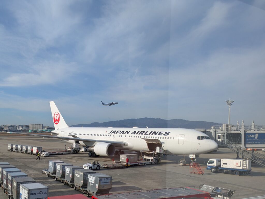 伊丹空港　JAL　B767-300